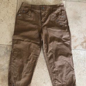 Pocket Detail Crop Pants